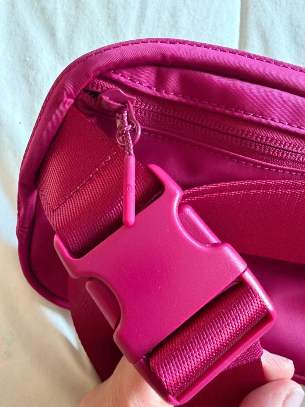 Lululemon Everywhere Belt Bag fanny pack pink purple berry - Picture 10 of 10